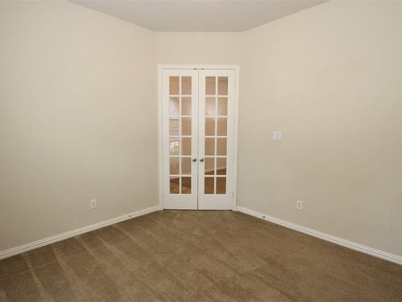 3rd image of 8902 Peach Oak Xing
