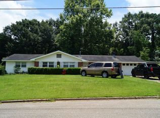 1225 Meadowlake Dr, Ozark, AL 36360