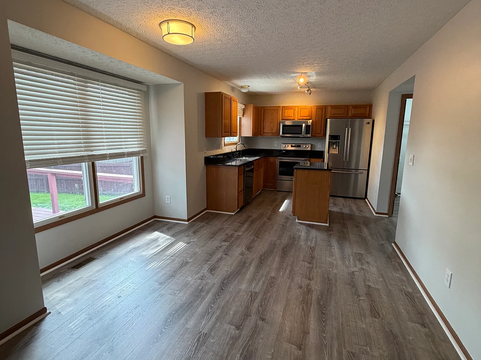 4 bed, 2500 sqft, $2,800 — Photo 3