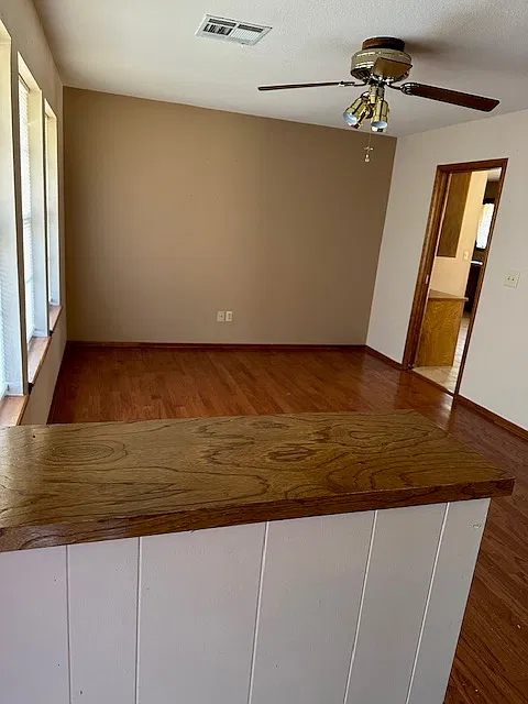 4 bed, 2.5 bath, 1989 sqft, $1,800 — Photo 4