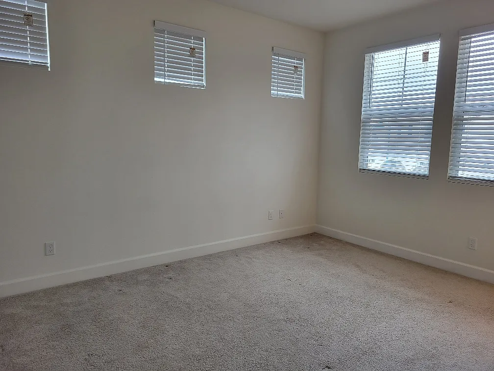 3 bed, 2.5 bath, 1509 sqft, $4,175 — Photo 4
