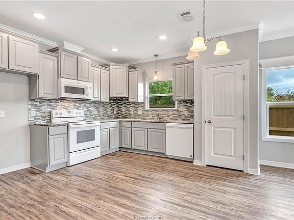 5th image of 609 N Coulter Dr