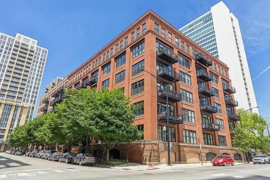 1st image of 520 W Huron St #99