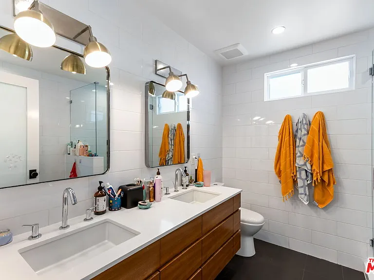 4606 Roma Ct — Photo 41