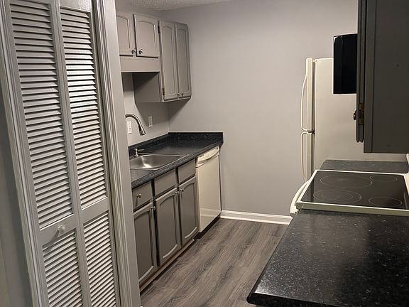 5th image of 193 Heritage Dr