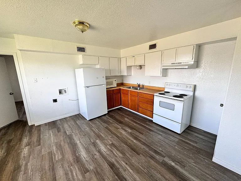1808 Springlake W — Photo 11