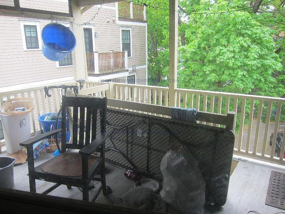2nd image of 119 Browne St #D1