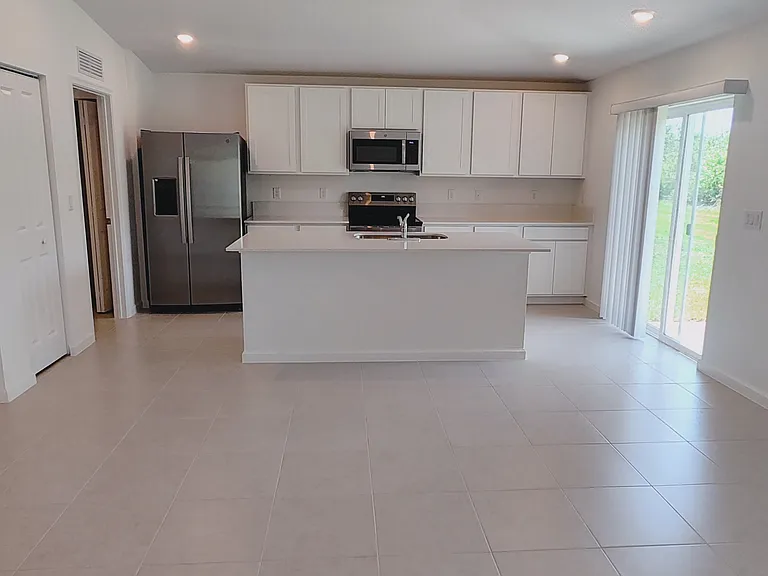 660 Carlyle Way — Photo 10