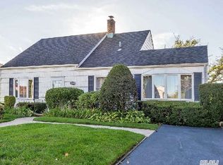 142 Ranch Ln, Levittown, NY 11756