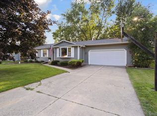 7092 Fairgrove Dr, Swartz Creek, MI 48473