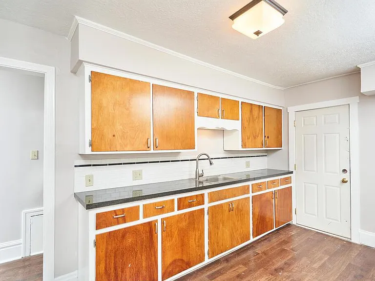 1214 Beardsley St — Photo 4