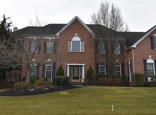 1860 Clarence Dr, Hellertown, PA 18055