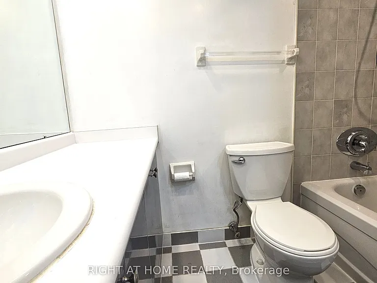 2460 Eglinton Ave E #1714 — Photo 23
