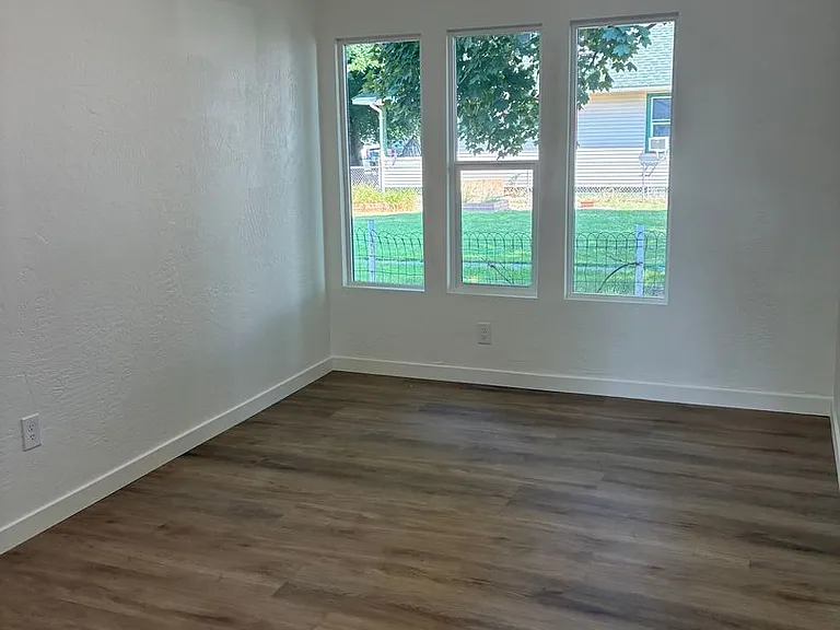 520 W Garland Ave — Photo 3