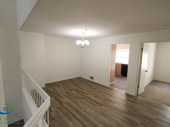 5th image of 422 Galleria Dr APT 8