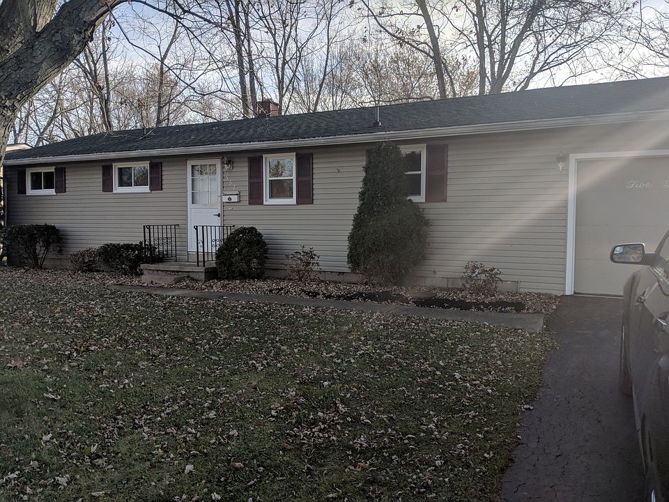 1st image of 557 Applewood Dr