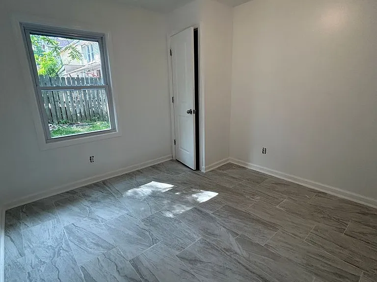 1139 Sewall Ave — Photo 12