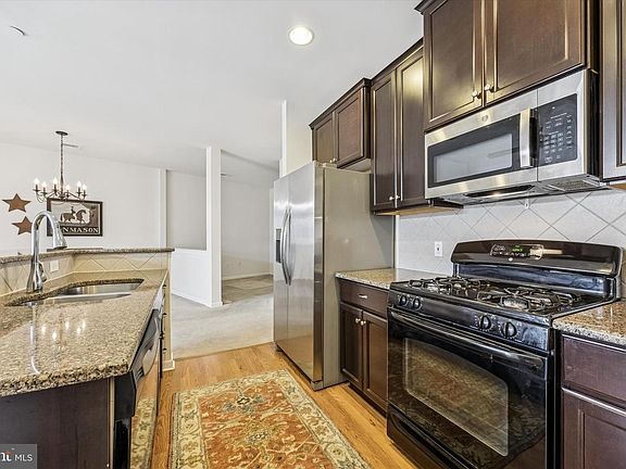 2nd image of 427 Carson Ter