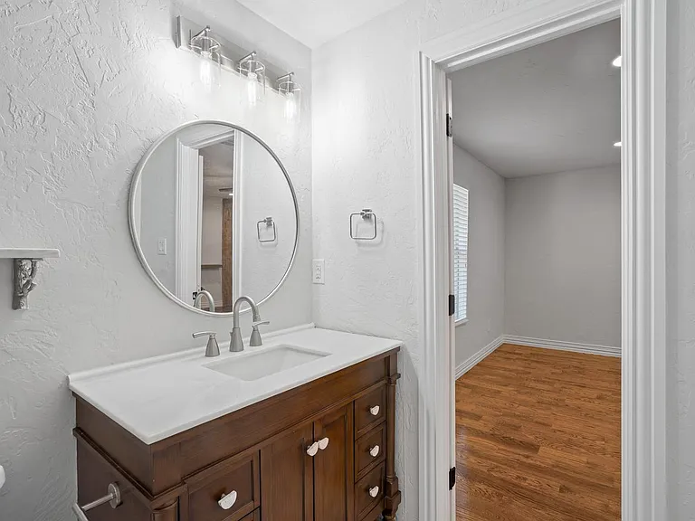 122 Hollywood Ave — Photo 13