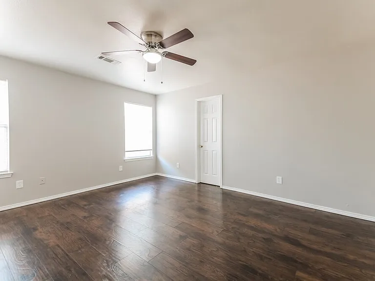 1611 Cedar Bluff Ln — Photo 10