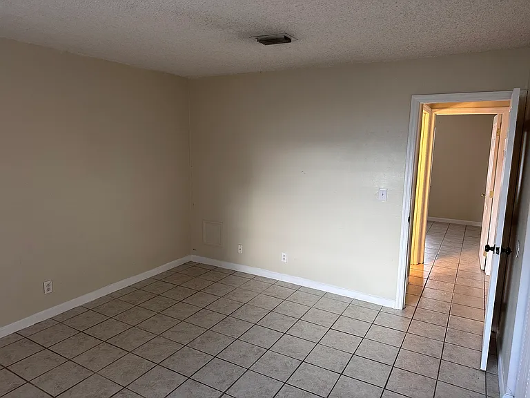 721 SW Gardens Blvd — Photo 10
