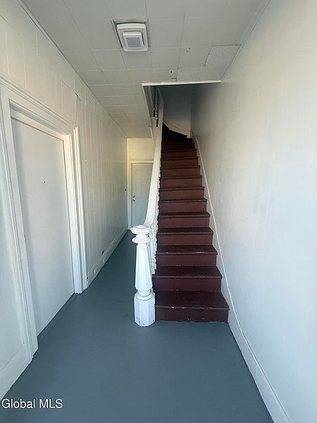 4th image of 486 4th Street