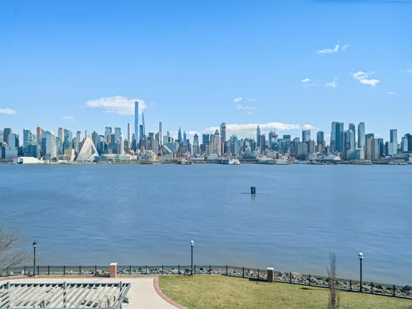 1000 Avenue At Port Imperial image 17 of 29