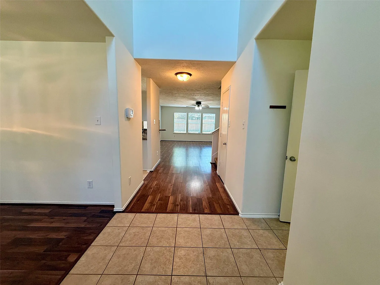 4 bed, 2.5 bath, 2552 sqft, $2,399 — Photo 2