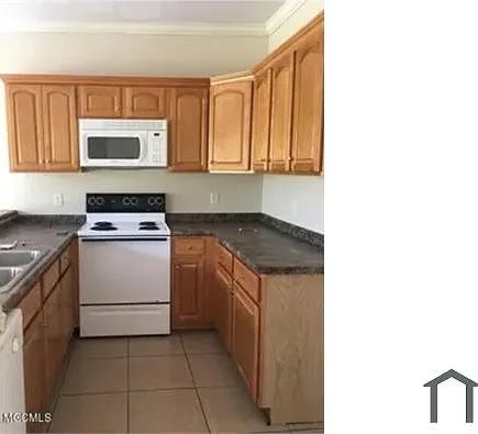 3 bed, 1300 sqft, $1,300 — Photo 3