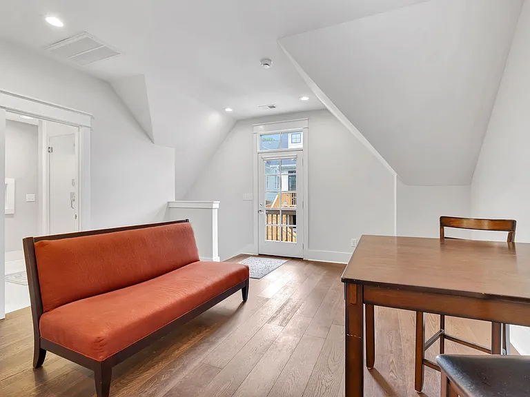 1110 Lillian St #B — Photo 3