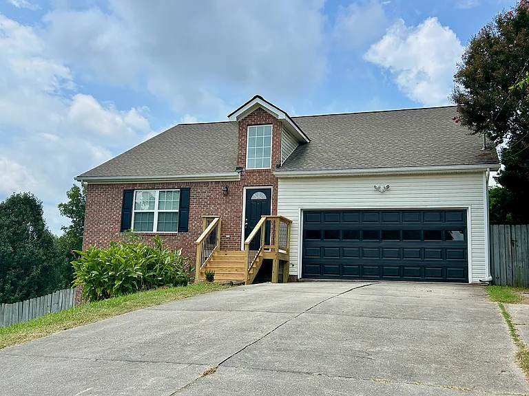 61 Hugo Dr — Photo 1