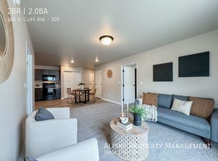 465 S Cliff Ave #205, Harrisburg, SD 57032