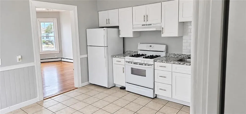 2 bed, 1.0 bath, 975 sqft, $1,950 — Photo 3
