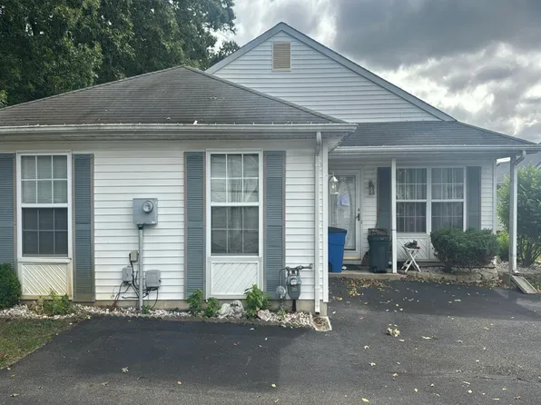 93 Farnworth Close, Freehold, NJ 07728