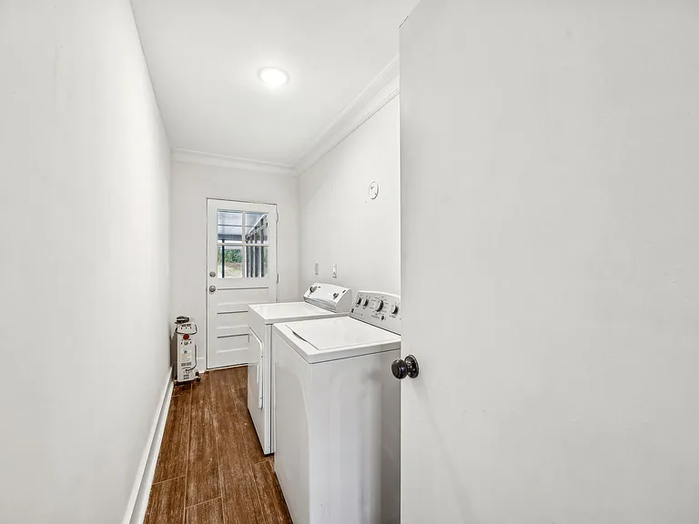5340 Kingsbury St — Photo 9