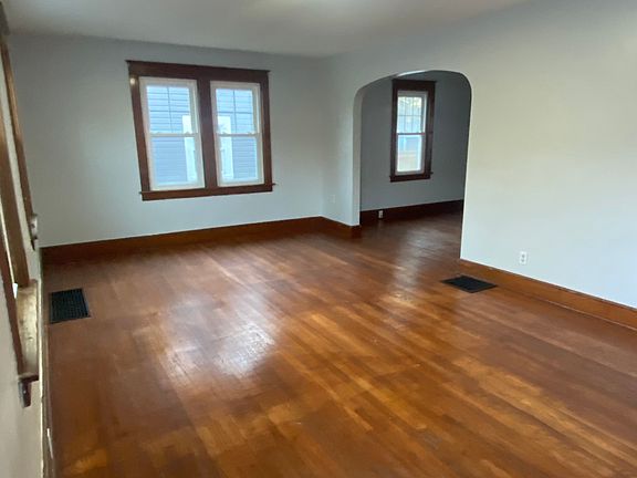 2nd image of 100 Kimble Rd