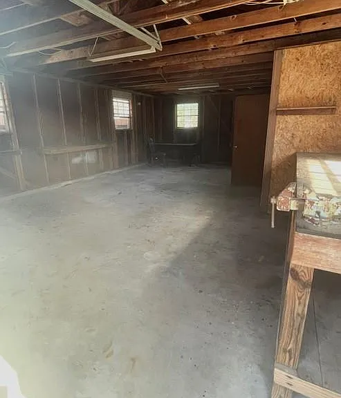 2329 Lyndell Dr — Photo 14