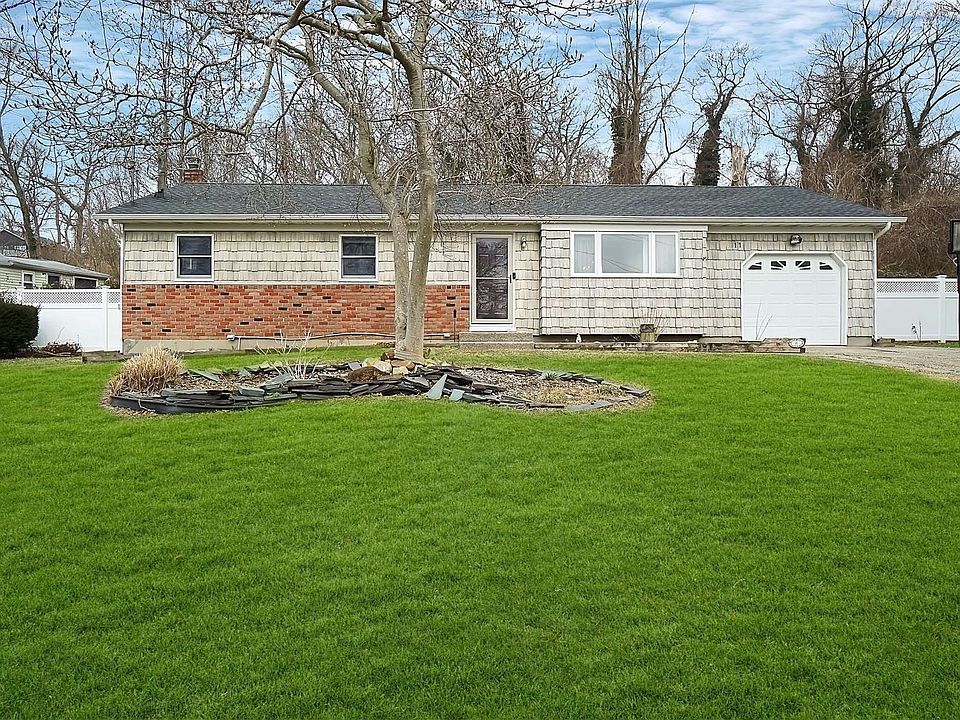 1st image of 11 Oakcrest Ave