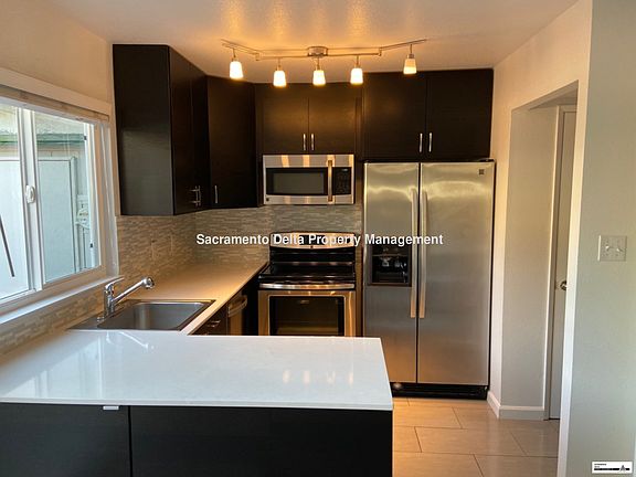 3rd image of 8907 Salmon Falls Dr APT C