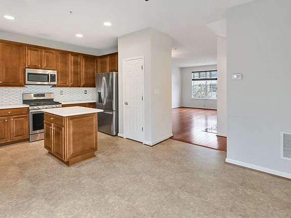 4th image of 683 Tivoli Rd