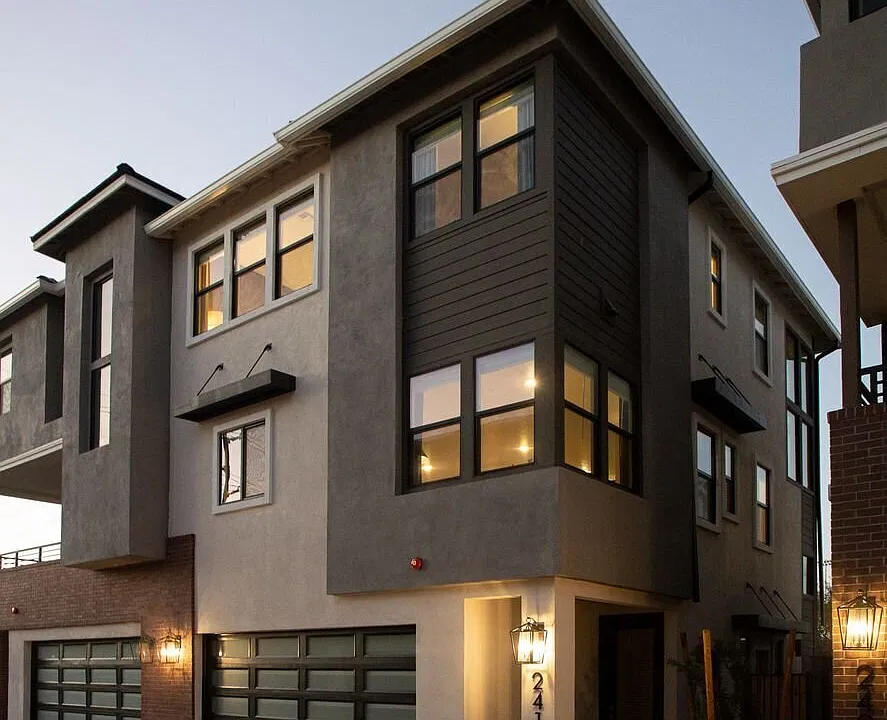 2416 E Modesto Ln