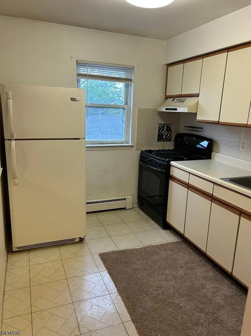 1 bed, 1.0 bath, $1,700 — Photo 4