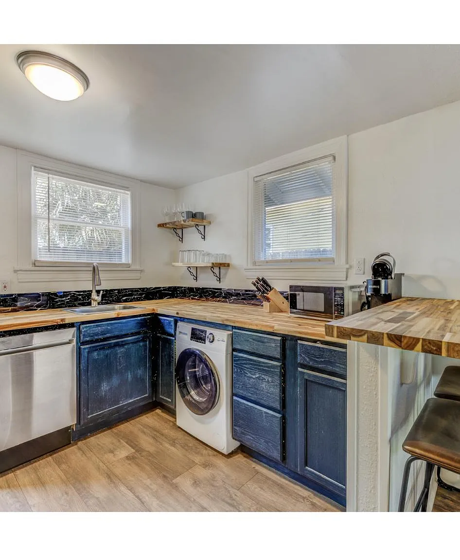 2 bed, 708 sqft, $1,995 — Photo 2