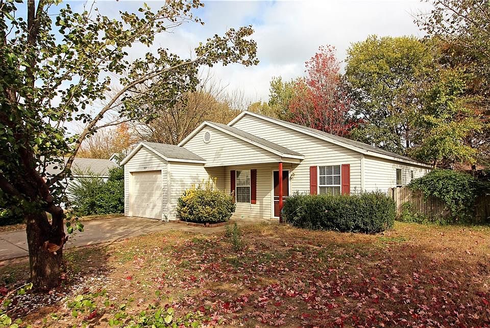 1st image of 303 Parkcrest Dr