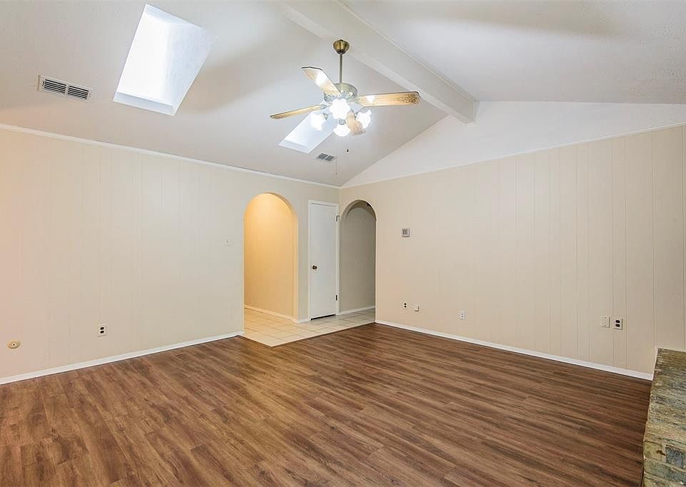 1st image of 2612 Hilldale Blvd