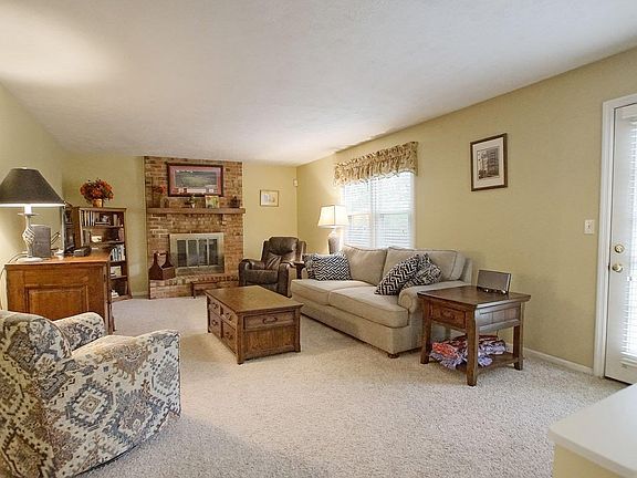 3rd image of 7272 Cinnamon Woods Dr