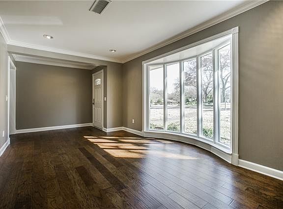 3rd image of 924 Westbrook Dr