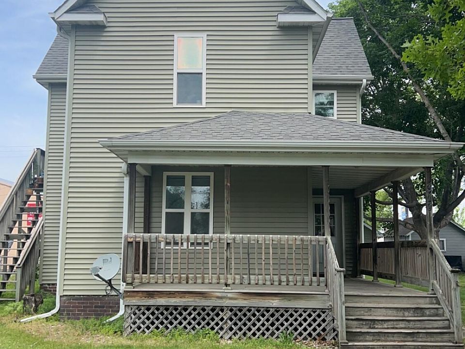 2nd image of 315 S 2nd St