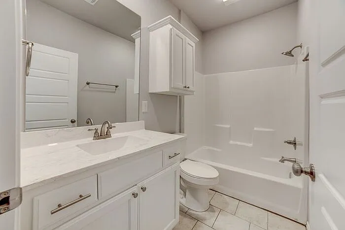 2435 E 7th St — Photo 11