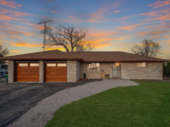 N9343 Lakeshore Dr, Van Dyne, WI 54979